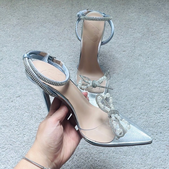 NEW Bow Heels - Picture 2 of 6